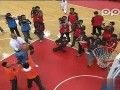 体育-CBA新锐赛-马布里翟小川献爱心 为慈善事业演猪八戒背媳妇20120218