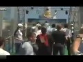 花絮-裸女突袭欧锦赛展览 裸抗组织用身体表达呼声20120515
